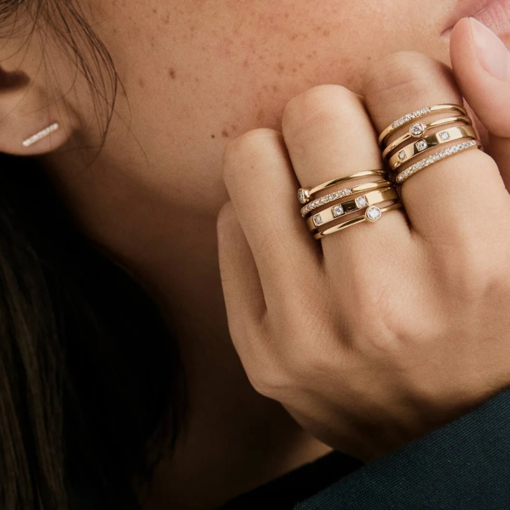 Mejuri Diamond Band Gold Diamonds - Picture 3 of 9